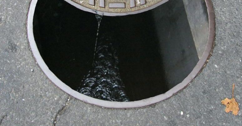 Photo of Un bărbat din capitală a fost la un pas să-și piardă viața într-o fântână de canalizare. Salvatorii i-au venit în ajutor