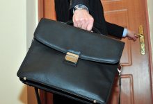 Photo of Un avocat din Chișinău, reținut de CNA după ce ar fi cerut de la clienta sa 14.000 de euro. Urma „să influențeze” sentința într-un dosar penal