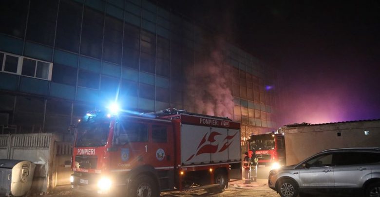 Photo of foto | Un depozit din sectorul Rîșcani al capitalei a fost cuprins aseară de flăcări. La fața locului au intervenit 10 autospeciale