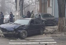 Photo of foto | Accident matinal în centrul capitalei. O femeie a ajuns la spital după ce două automobile s-au tamponat violent