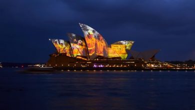 Photo of Australienii aduc elogiu pompierilor. Pe Sydney Opera House au fost proiectate imagini din timpul intervențiilor