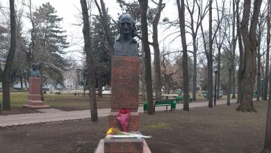 Photo of video | Moldovenii au uitat versurile lui Grigore Vieru? La 11 ani de la moartea poetului, Aleea Clasicilor a fost pustie