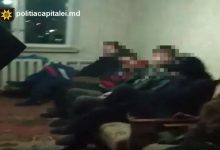 Photo of video | Și-ar fi transformat locuința în speluncă de droguri. Un tânăr din capitală, care avea permanent „oaspeți”, a ajuns în vizorul poliției