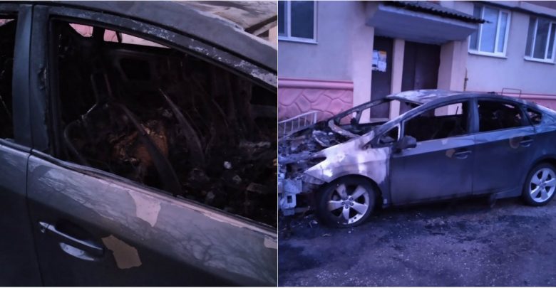 Photo of foto, video | Prima noapte din an nu a trecut fără incidente. Într-o curte din Bălți au fost incendiate două automobile