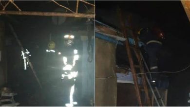 Photo of foto | Cinci persoane au fost evacuate, iar două au ajuns la spital după ce casa în care se aflau a fost cuprinsă de flăcări. Focul a distrus acoperișul locuinței