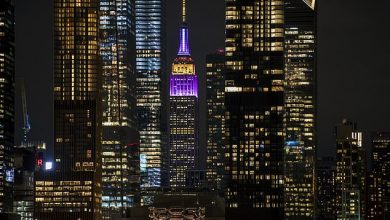 Photo of video | Omagiu pentru legendarul baschetbalist Kobe Bryant! Emire State Building, din New York, a fost luminată în violet şi auriu