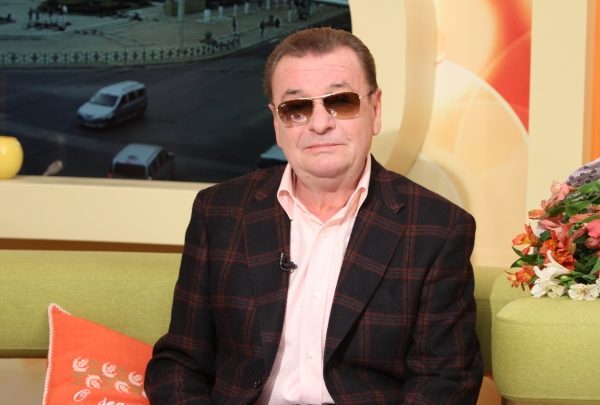 Photo of Regretatul Ștefan Petrache va fi înmormântat joi la cimitirul Armenesc din capitală. Unde își pot lua rămas bun de la artist admiratorii?