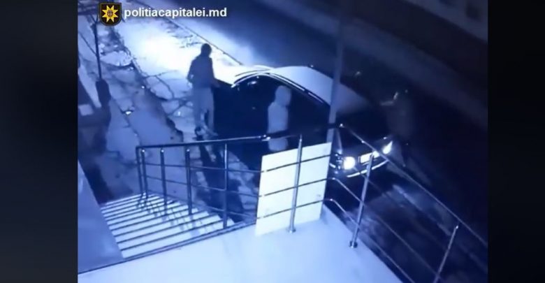 Photo of video | Doi minori povestesc la poliție cum ar fi atacat și jefuit o tânără din capitală: „Banii furați i-am cheltuit, am turnat în bac și am luat de mâncare”