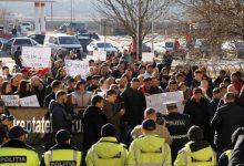 Photo of foto, video | Protest la Inspectoratul de Poliție Ialoveni. Zeci de oameni au cerut să se facă dreptate în cazul tânărului ucis în bătaie la Costești