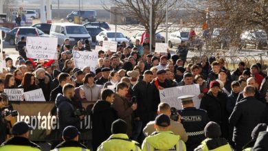 Photo of foto, video | Protest la Inspectoratul de Poliție Ialoveni. Zeci de oameni au cerut să se facă dreptate în cazul tânărului ucis în bătaie la Costești