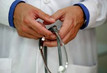 Photo of video | Guvernul își propune să „motiveze” medicii cu salarii mai mari din 1 aprilie. O majorare de 10%, aprobată la ședința de astăzi