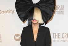 Photo of Sia a devenit mămică. Celebra cântăreață a anunțat că a adoptat un băiețel: Despre cine ar fi vorba?