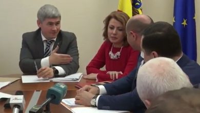 Photo of video | Moment jenant pentru Alexandru Jizdan. Democratul a confundat-o pe deputata PPDA cu o jurnalistă, dând vina pe faptul că „a îmbrăcat o altă rochie”