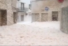 Photo of video | Străzile unui oraș din Spania au fost cuprinse de spumă marină. Cum se explică fenomenul?