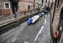 Photo of Mai întâi a fost inundată, iar acum este pe cale de a seca. Veneția se confruntă cu o scădere îngrijorătoare a nivelului apei în canale