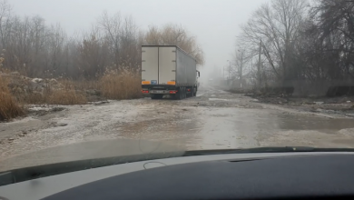 Photo of video | Avem și noi mare… pe strada Industrială din capitală. Ce spun responsabilii despre gropile mari cu apă?