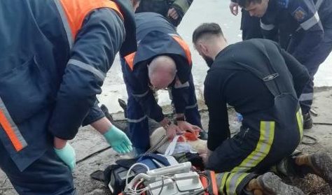 Photo of Un copil de 12 ani a fost transportat la spital după ce a încercat să meargă pe gheață. Minorul este internat în secția de reanimare