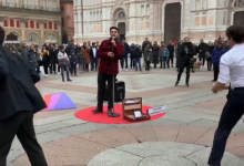 Photo of video | Ion Dodon a făcut spectacol pe o stradă din Bologna! Piața Maggiore a fost cuprinsă de ropote de aplauze