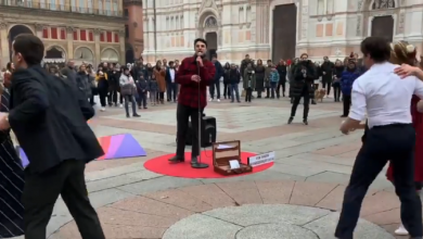Photo of video | Ion Dodon a făcut spectacol pe o stradă din Bologna! Piața Maggiore a fost cuprinsă de ropote de aplauze