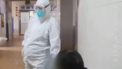 Photo of video | O infirmieră însărcinată, care îngrijește bolnavii de coronavirus, prezentată ca eroină în presa chineză. Imaginile au stârnit critici în întreaga lume