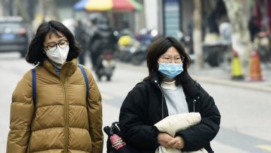 Photo of O chineză a fost arestată după ce a ascuns că a contactat cu o persoană din zona afectată de epidemia de coronavirus. Numărul deceselor cauzate de maladie crește rapid