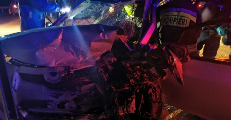 Photo of foto | Tragedie pe traseele din țară. Doi polițiști au decedat aseară, unul fiind blocat într-o mașină cuprinsă de flăcări