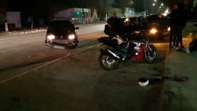 Photo of foto, video | O fetiță de 13 ani și un tânăr, loviți violent de o mașină în timp ce se plimbau cu motocicleta