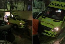 Photo of foto | O ambulanță care se grăbea să transporte o pacientă la spital a rămas blocată într-un șanț. Cine ar fi vinovații?