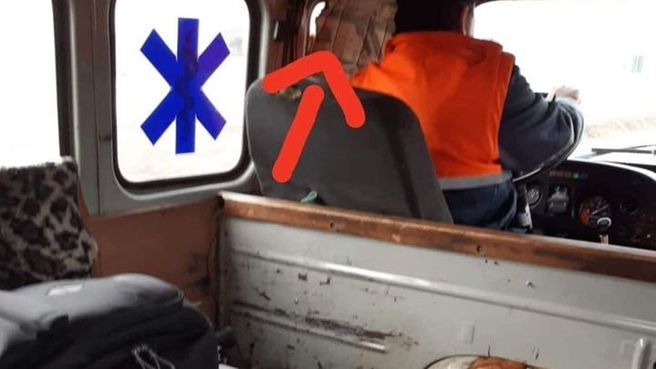 Photo of Starea dezastruoasă a unei ambulanțe de la Florești, care deservește șapte localități: Unul dintre geamuri, înlocuit cu o bucată de carton. Reacția autorităților
