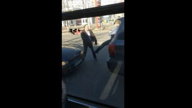 Photo of video | Și-au împărțit pumni și picioare în mijlocul drumului. Doi șoferi din capitală, surprinși în timp ce „rezolvă” un conflict