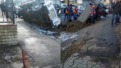 Photo of O groapă săpată cu o zi înainte de colegii săi i-a „înghițit” roțile camionului. Ghinionul de care a avut parte un șofer de la Apă-Canal