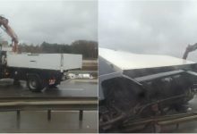 Photo of foto, video | Accident de groază în raionul Criuleni. Un camion s-a răsturnat pe separatorul de sensuri