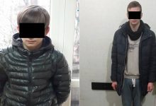 Photo of video | Momentul în care un tânăr este bătut cu bestialitate în stradă de mai mulți indivizi. Bănuiții ar mai fi comis cel puțin 30 de infracțiuni