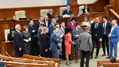Photo of update | Ședința Parlamentului a fost închisă, fără să fie luată vreo decizie. PAS: „Noi trebuie să muncim, primim salarii!”