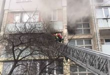 Photo of foto | Incendiu într-un bloc locativ din capitală. Pompierii au salvat un copil rămas singur în apartament, care risca să se intoxice cu fum