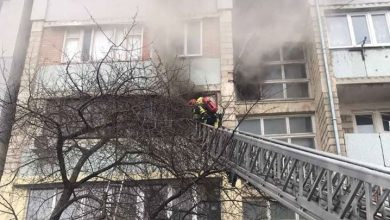 Photo of foto | Incendiu într-un bloc locativ din capitală. Pompierii au salvat un copil rămas singur în apartament, care risca să se intoxice cu fum