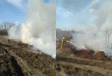 Photo of foto | 10 hectare de iarbă uscată, cuprinse de flăcări la Căușeni. Pompierii au luptat cu focul ore în șir