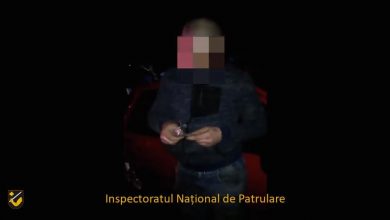 Photo of video | A urcat beat la volan și s-a izbit într-un copac în timp ce încerca să fugă de poliție. Un șofer din Cahul și-a luat adio de la permisul de conducere