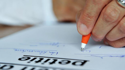 Photo of Petițiile cetățenilor, care se referă la probleme majore, ar putea fi dezbătute în Parlament. Câte semnături vor trebui pentru înregistrare?