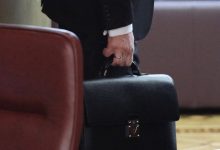 Photo of Bănuit de violul unei fete de 17 ani, consulul Ucrainei la Bălţi a fost suspendat din funcţie. Diplomatul nu poate părăsi teritoriul Moldovei
