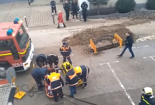 Photo of video | O bătrână de 81 de ani din Bălți a căzut pe acoperișul unui magazin. Salvatorii au intervenit pentru a o coborî