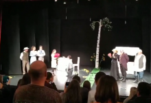 Photo of video | A mers la spectacol, dar s-a trezit mireasă! Un tânăr și-a cerut iubita în căsătorie pe scena unui teatru din capitală