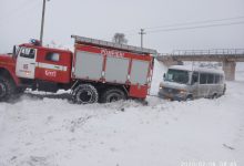Photo of foto, video | Zăpada face ravagii la Cahul. Un microbuz de rută și alte șapte mașini au rămas blocate pe un drum 