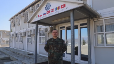 Photo of video | Militarii moldoveni din Kosovo le transmit un mesaj celor dragi, rămași acasă: „Noi suntem bine”