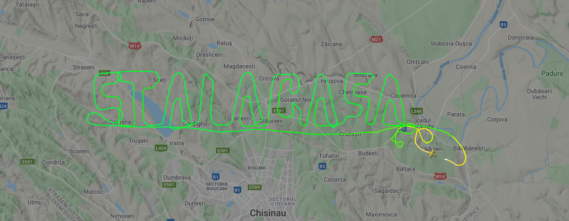 Photo of Ironia vieții: Avionul care a „scris” pe cerul Moldovei „Stați acasă” se numește Pipistrel Virus. Cine sunt cei doi piloți?
