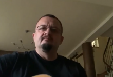 Photo of exclusiv, video | „Ori ți-l dau, ori mi-l dai, carantină ai”. Un basarabean stabilit în România a compus un cântec despre coronavirus