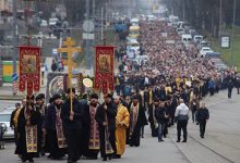 Photo of video | Creștinii ucraineni au organizat Drumul Crucii împotriva coronavirusului. Circa 7000 de persoane s-au adunat la eveniment