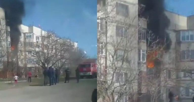 Photo of video | Incendiu într-un bloc din Ceadîr-Lunga. O femeie și un copil au fost transportați la spital, iar locuitorii – evacuați