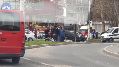 Photo of foto | O mașină s-a răsturnat pe o stradă din capitală. În ce stare se află șoferul?