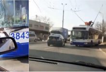 Photo of video | Un troleibuz, implicat într-un accident la Ciocana. Care este starea pasagerilor și cum s-ar fi întâmplat totul?